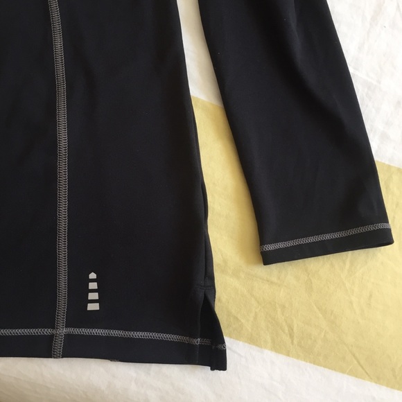 Lands’ End Long Sleeve Athletic Top EUC - Picture 6 of 6